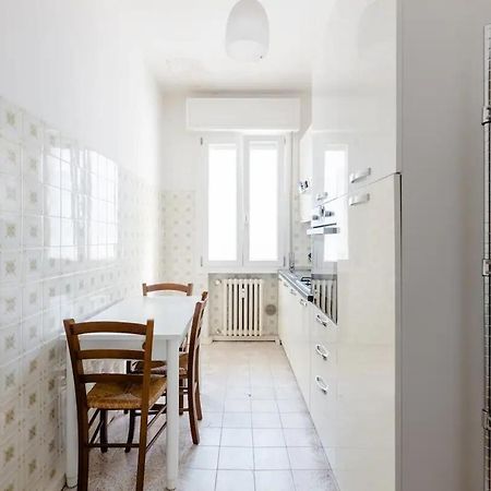 Spaziosa Matrimoniale Nel Centro Di Modena Apartamento Exterior foto