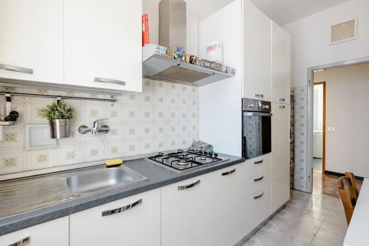 Spaziosa Matrimoniale Nel Centro Di Modena Apartamento Exterior foto