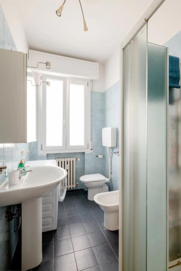 Spaziosa Matrimoniale Nel Centro Di Modena Apartamento Exterior foto
