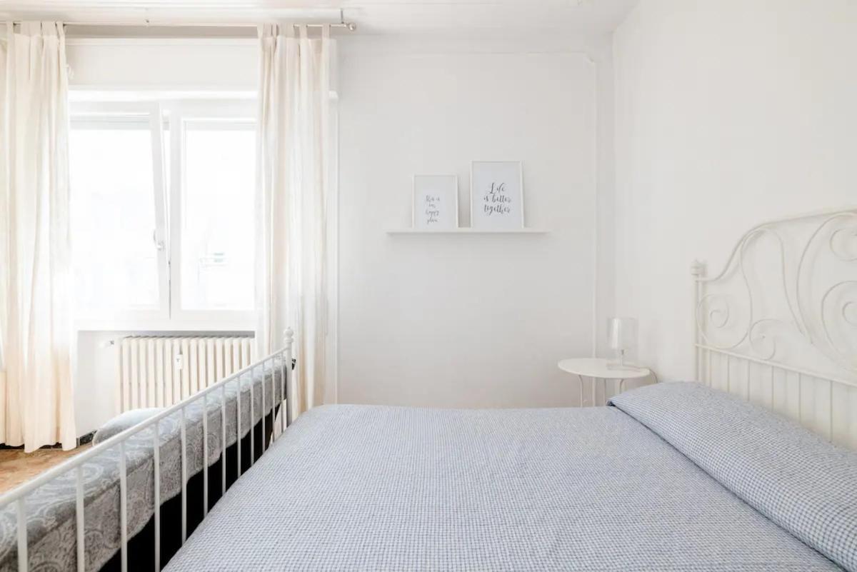 Spaziosa Matrimoniale Nel Centro Di Modena Apartamento Exterior foto