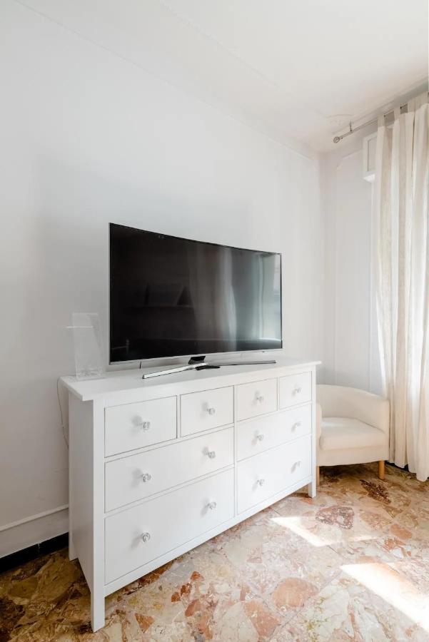 Spaziosa Matrimoniale Nel Centro Di Modena Apartamento Exterior foto