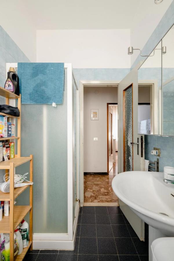 Spaziosa Matrimoniale Nel Centro Di Modena Apartamento Exterior foto