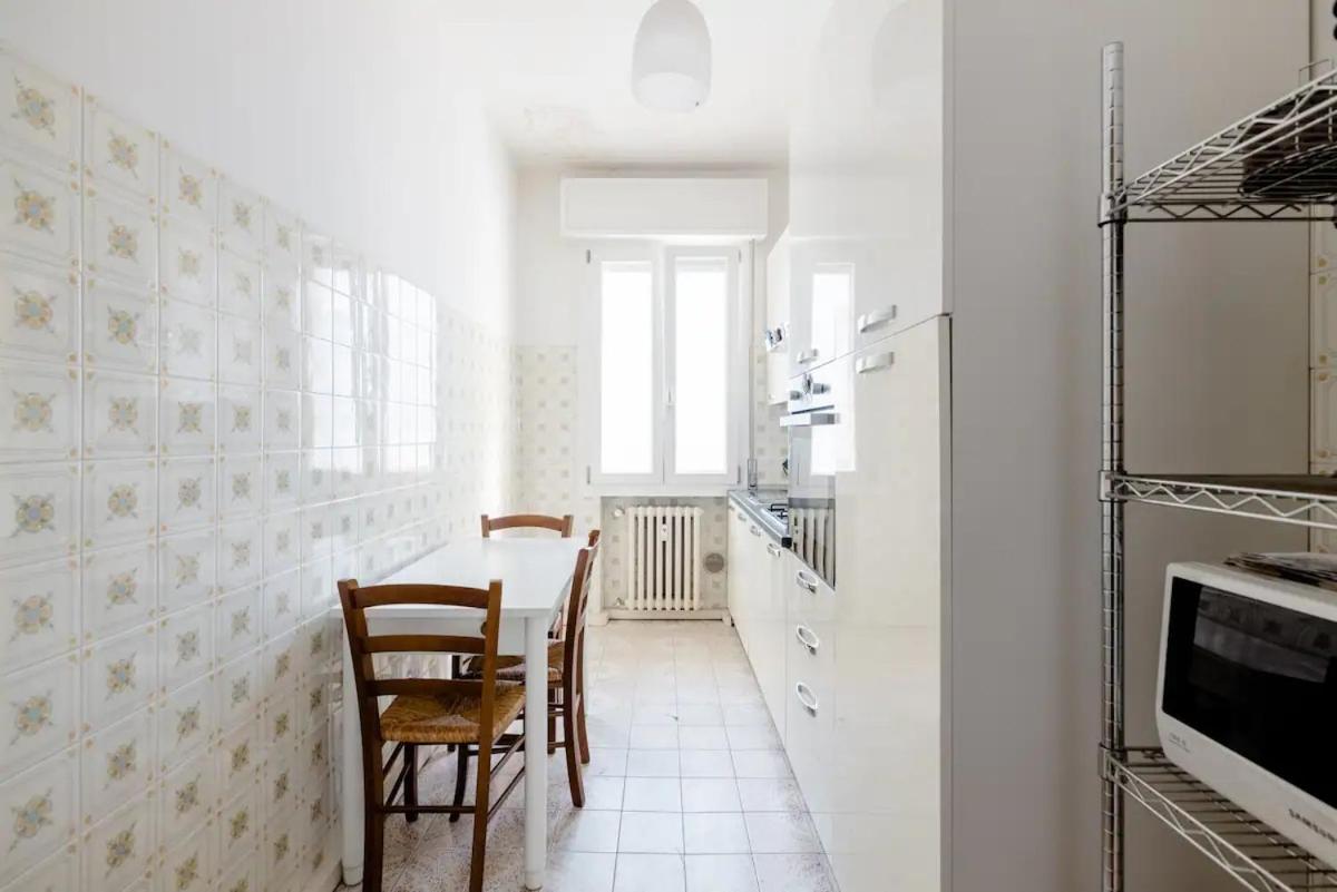 Spaziosa Matrimoniale Nel Centro Di Modena Apartamento Exterior foto